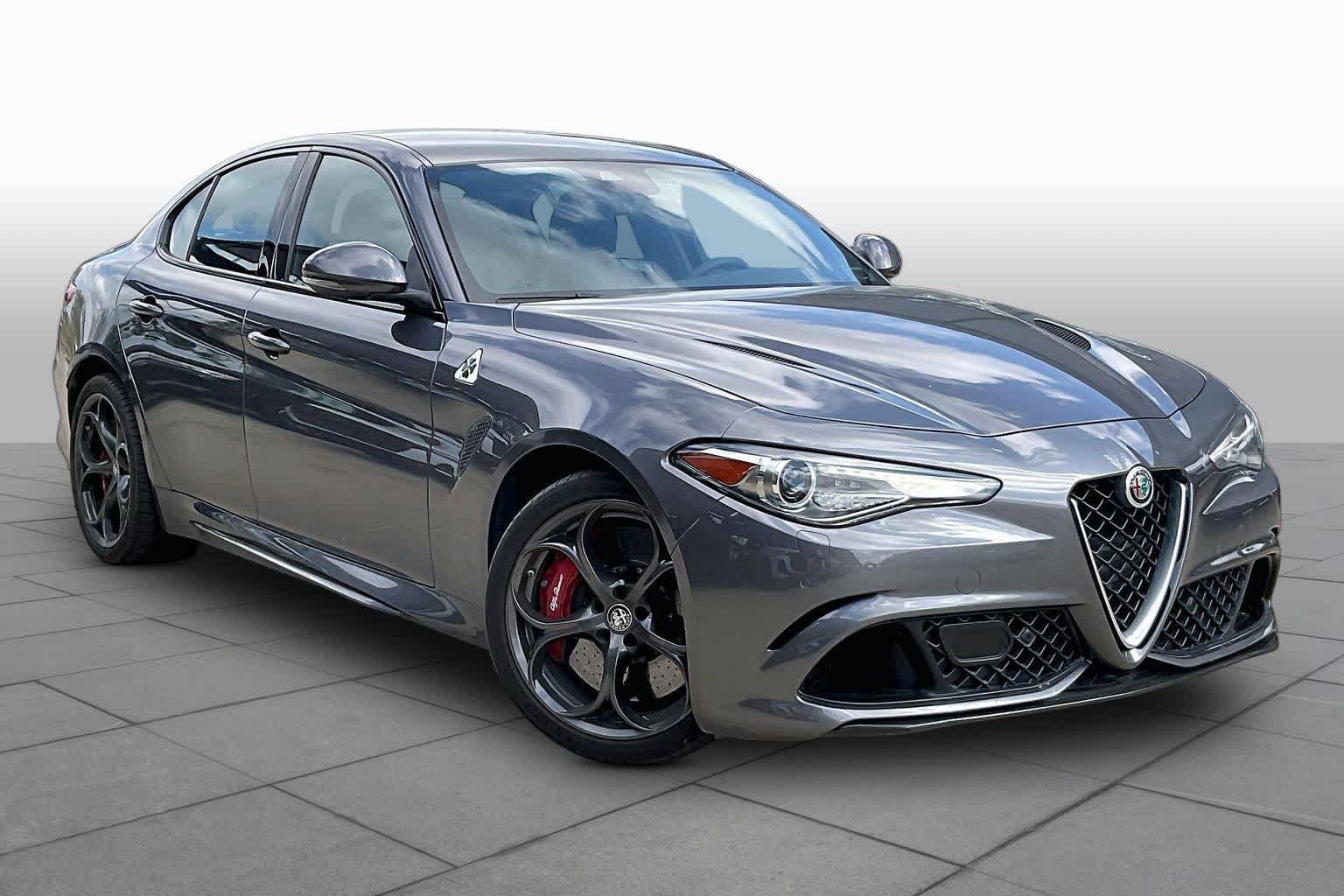 Used 2018 Vesuvio Gray Metallic Alfa Romeo  image 3