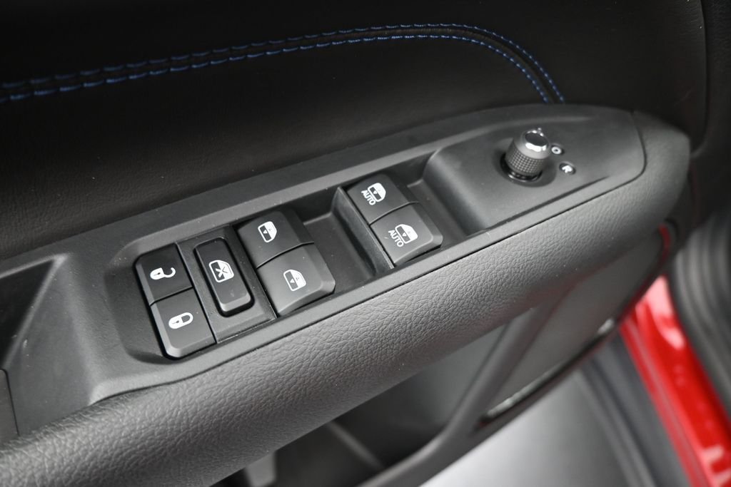 New 2026 Red Hot Pearlcoat Jeep Latitude image 13