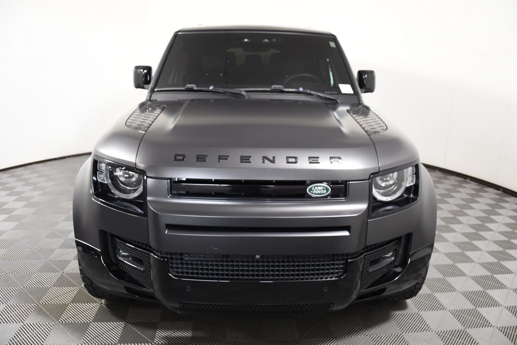 Used 2024 Eiger Gray Metallic Land Rover X-Dynamic SE image 10