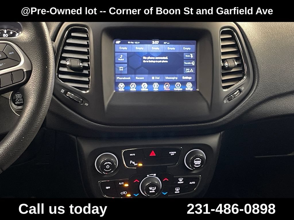 Used 2018  Jeep Sport image 19