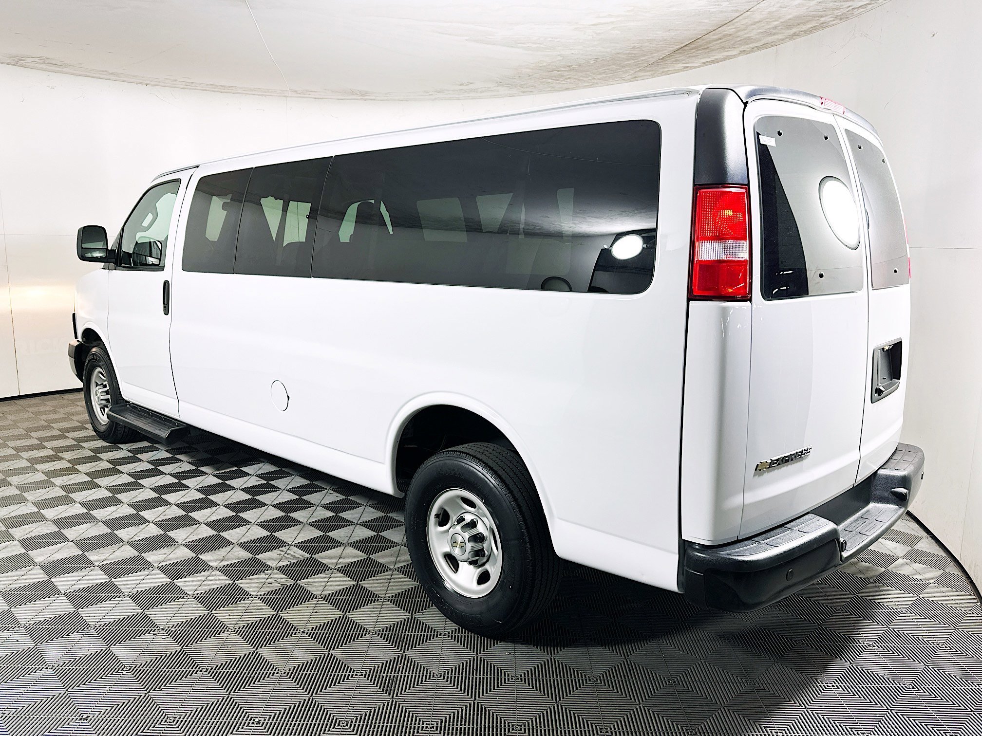 2023 Chevrolet Express thumbnail 7