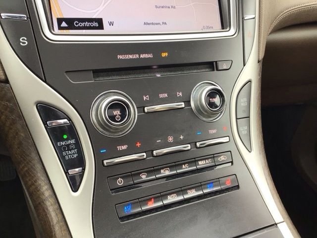 Used 2016 Platinum Dune Metallic Lincoln Reserve image 16