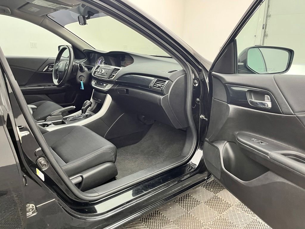 Used 2015 Alabaster Silver Metallic Honda Sport image 29