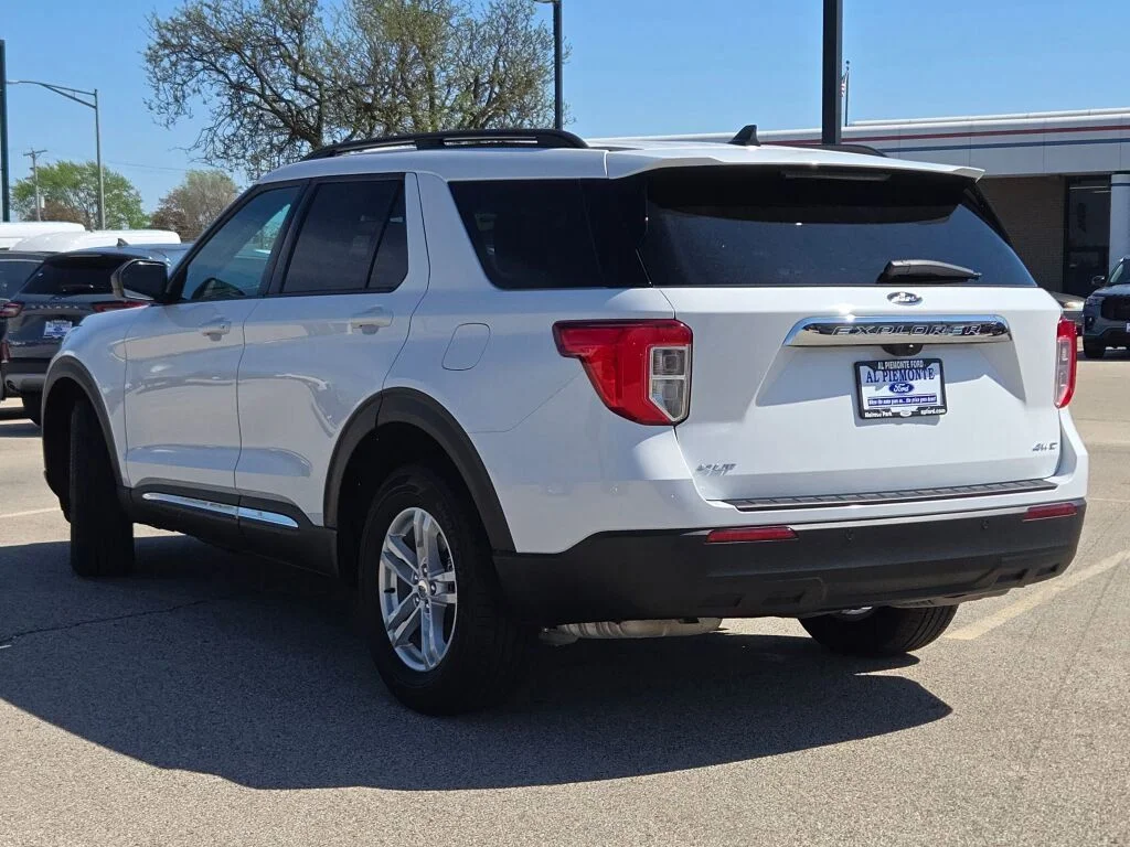 Certified Used 2023 Oxford White Ford XLT image 14