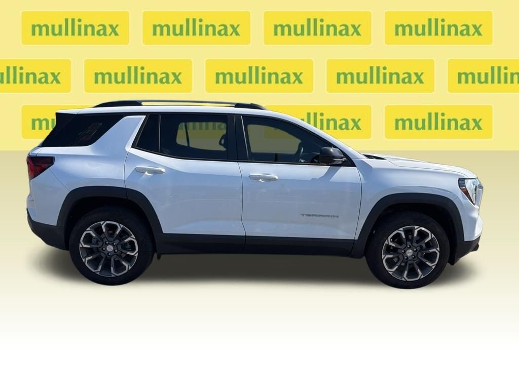 Used 2025 White GMC Elevation image 12