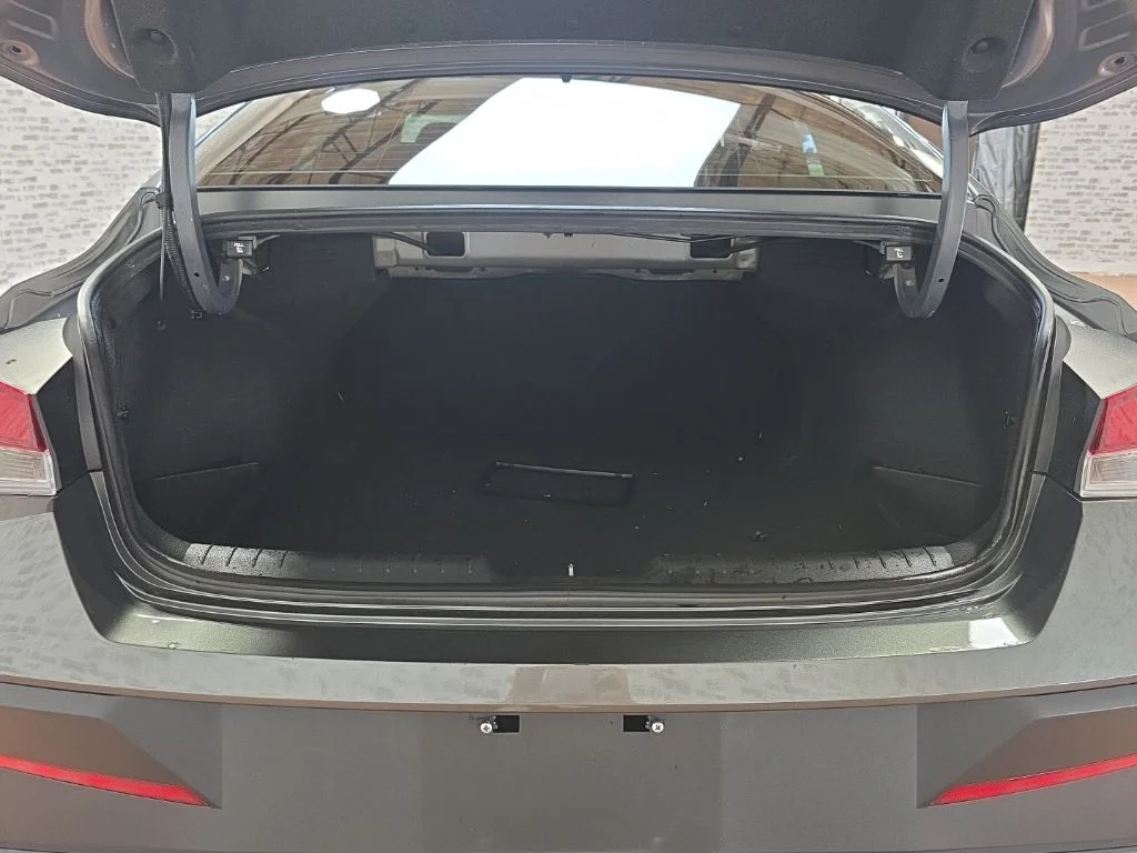 Used 2024 Amazon Gray Hyundai SEL image 11