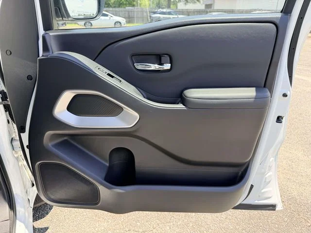 Used 2022 White Nissan SV image 8