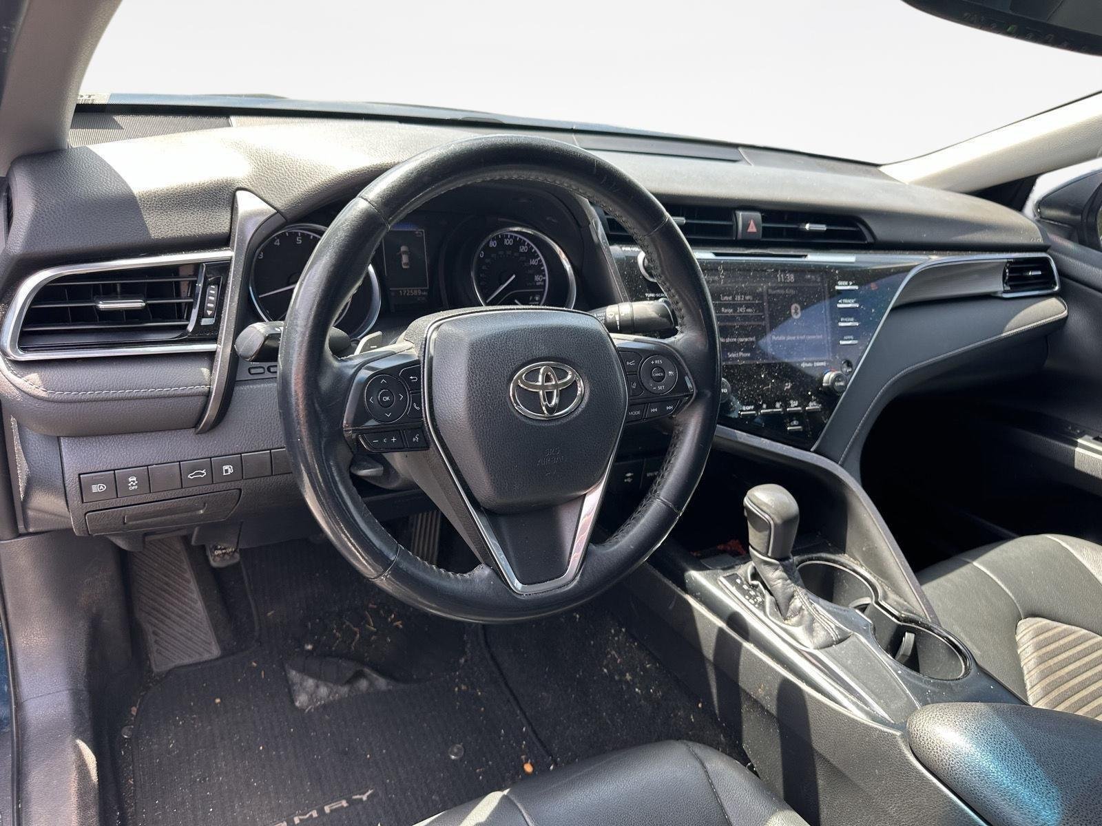 Used 2018 Galactic Aqua Mica TOYOTA SE image 10