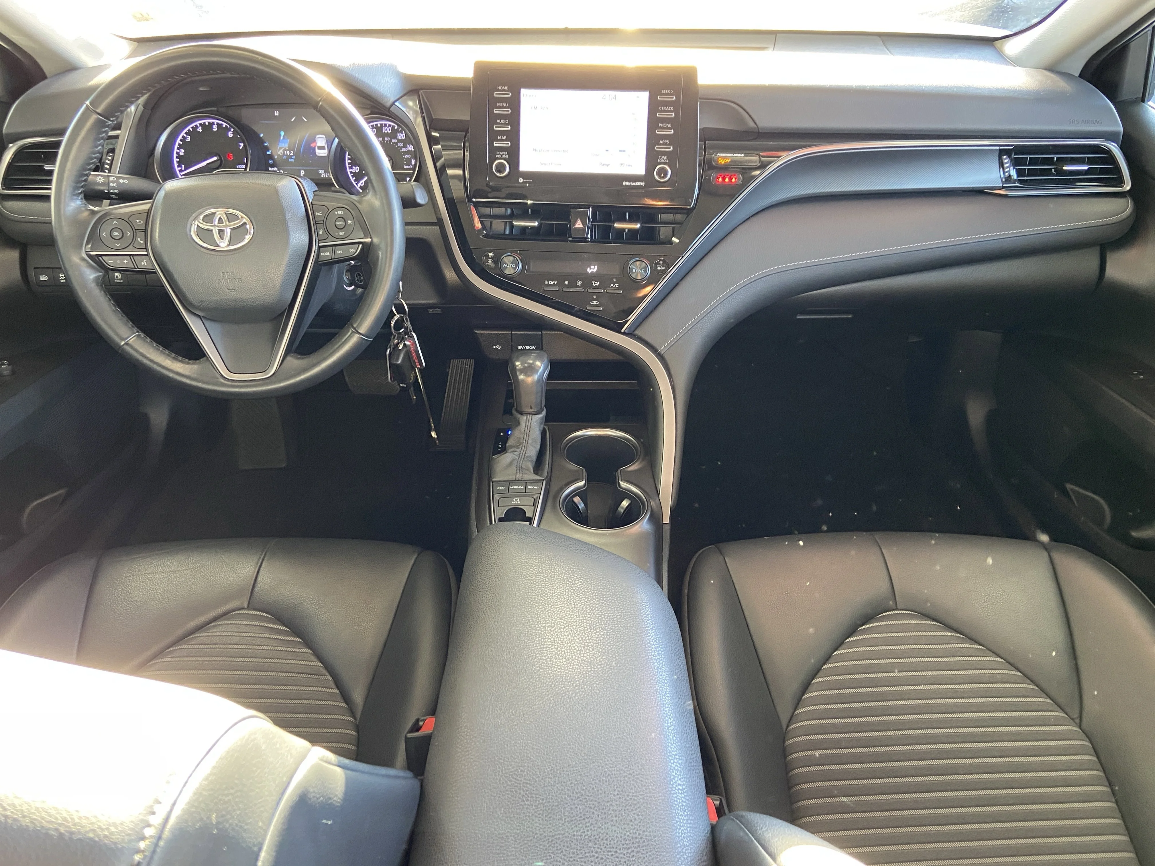 2022 Toyota Camry SE - Photo 13