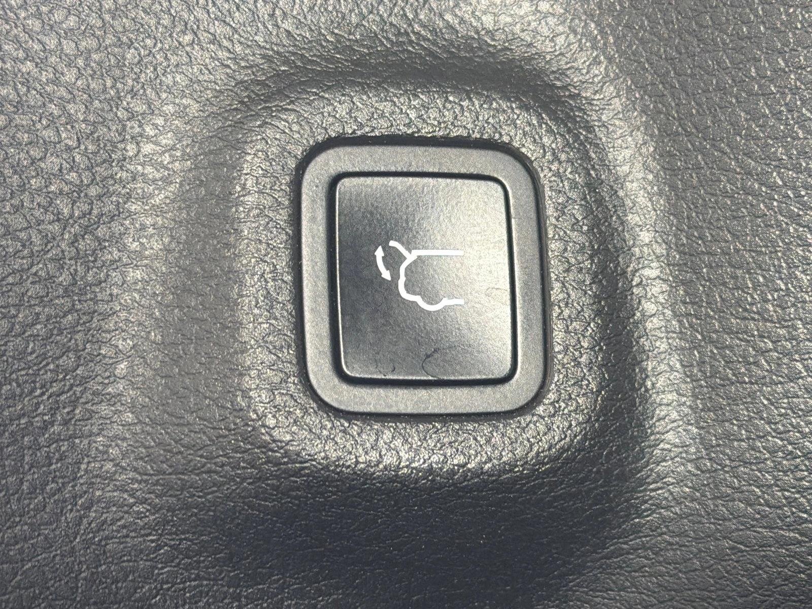 Used 2022 Diamond Black Crystal Pearlcoat Jeep High Altitude image 21