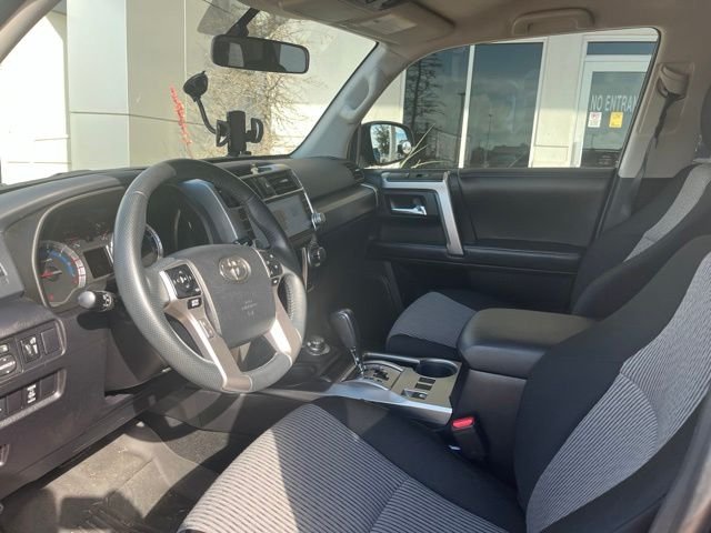 Used 2016  Toyota  image 9