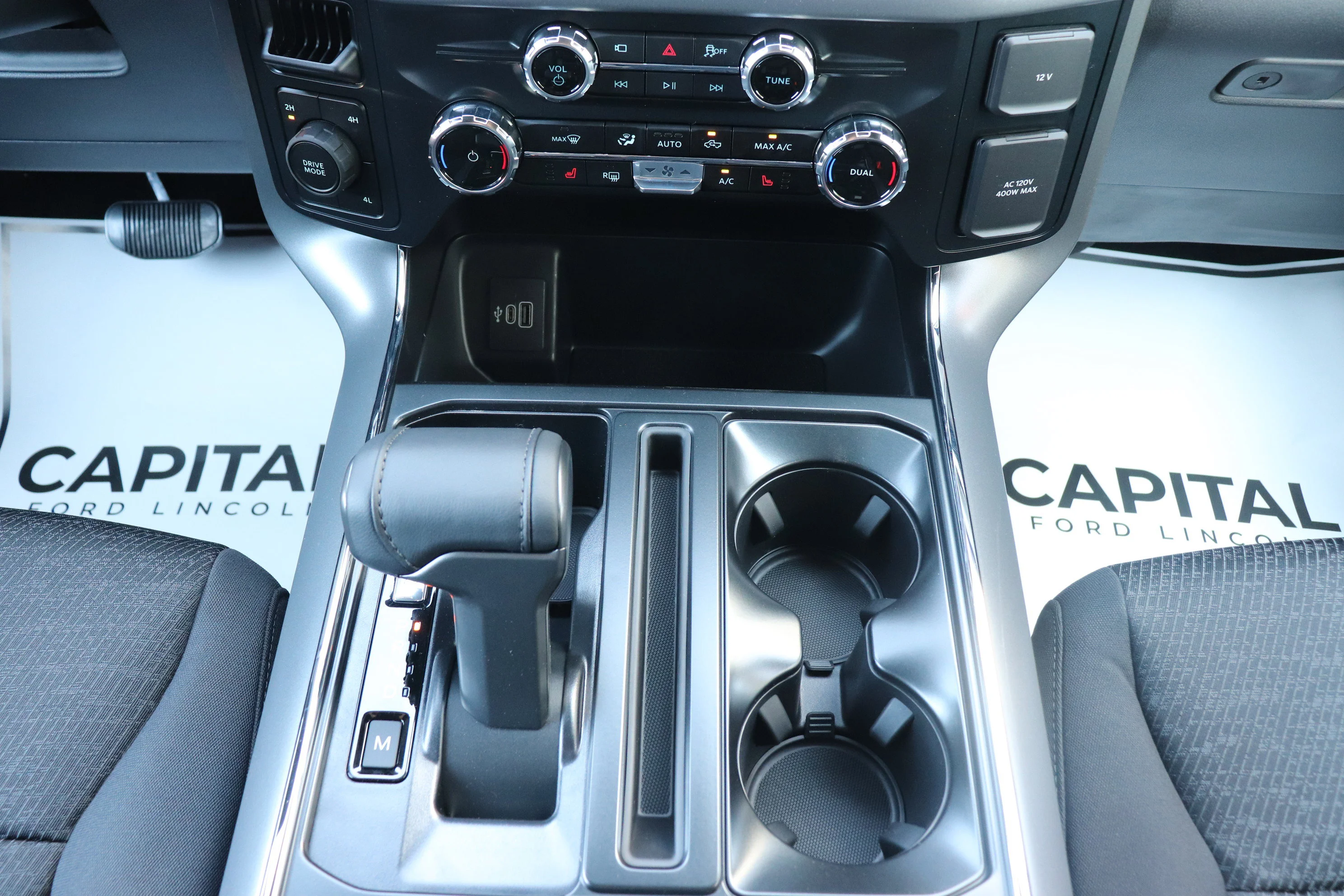 New 2026 CARBONIZED GREY METALLIC Ford XLT image 18