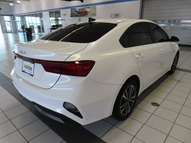 Used 2023 Snow White Pearl Kia LXS image 12