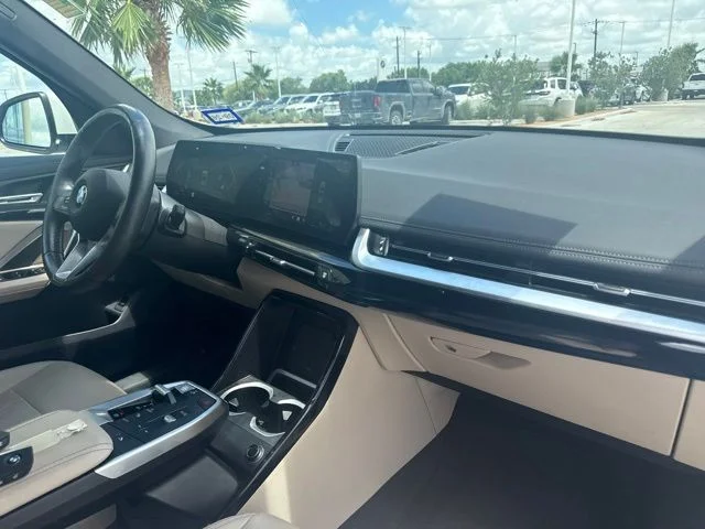 Used 2025 White BMW xDrive28i image 10