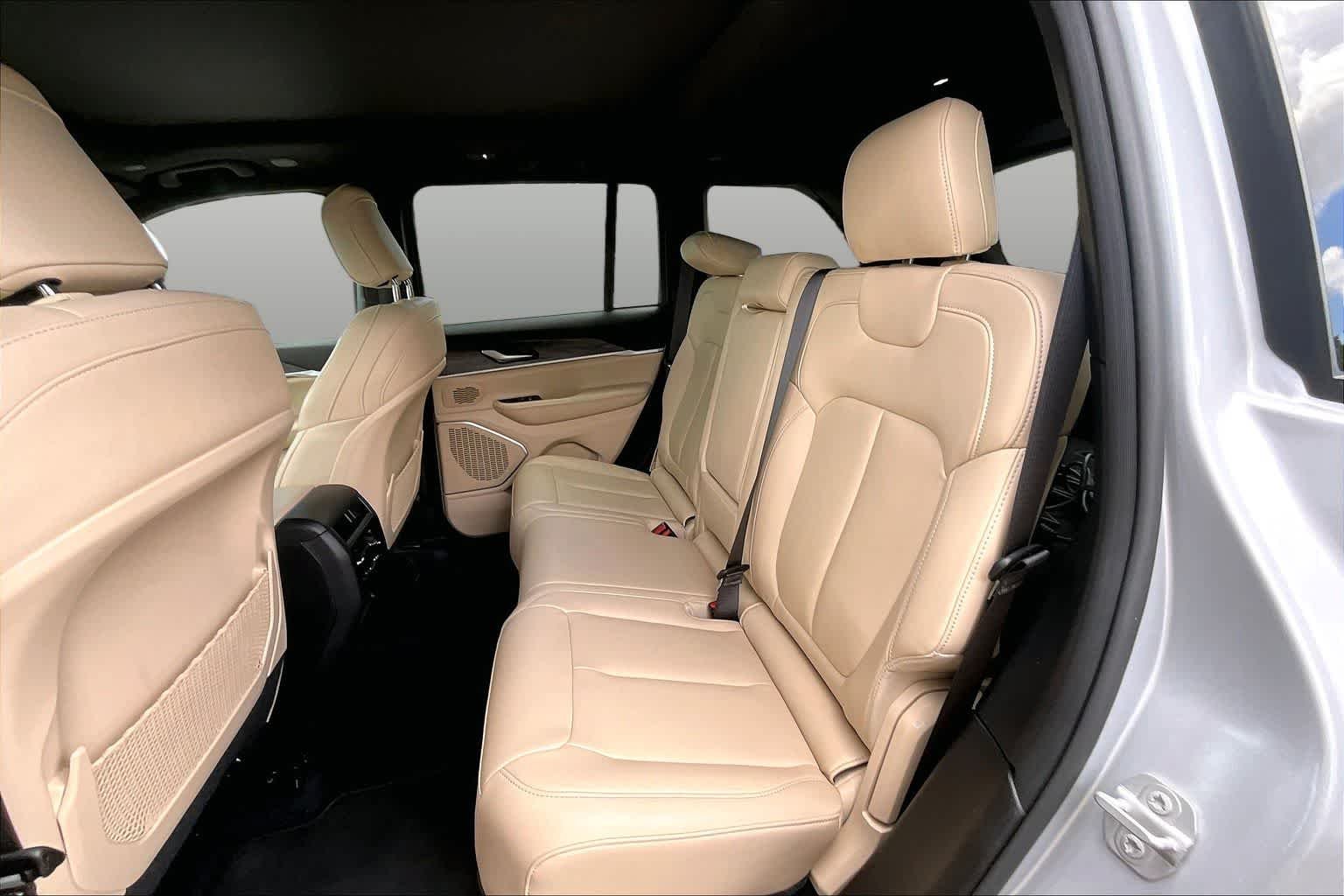 Used 2024 Silver Zynith Jeep  image 21
