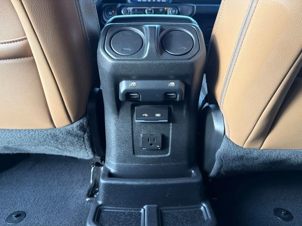 Used 2020 White Jeep Unlimited Sahara image 19