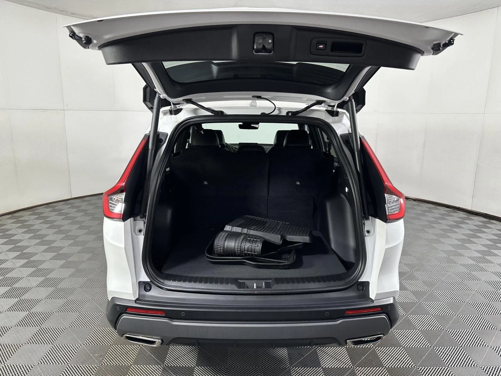 Used 2024 Platinum White Pearl Honda Sport-L image 5