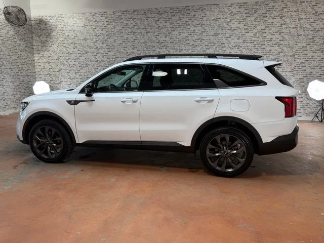 Used 2022 White Kia X-Line EX image 4