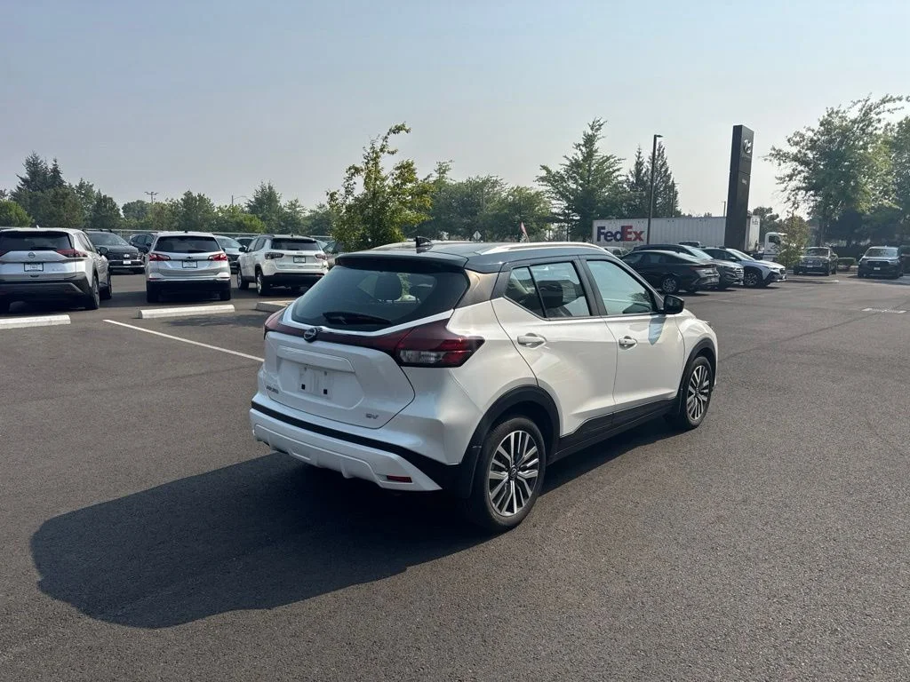 Used 2023 White Nissan SV image 5