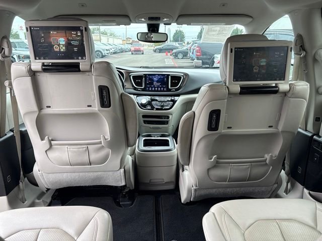 Used 2019 Crystal Metallic Chrysler Touring L Plus image 32