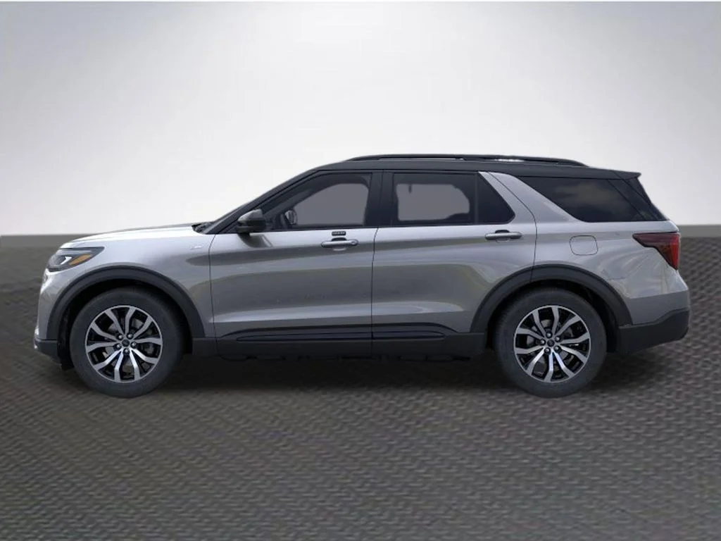New 2026 Carbonized Gray Metallic Ford ST-Line image 3