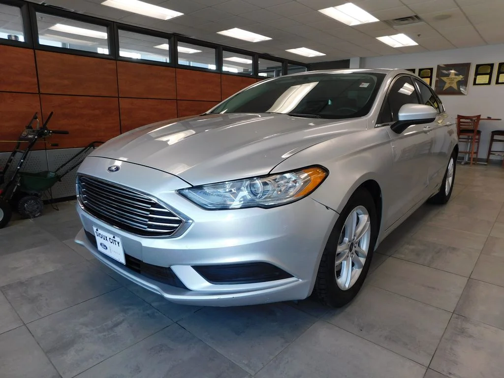 2018 Ford Fusion SE FWD's photo