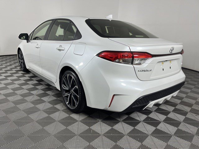 Certified Used 2022 Pearl Toyota SE image 5