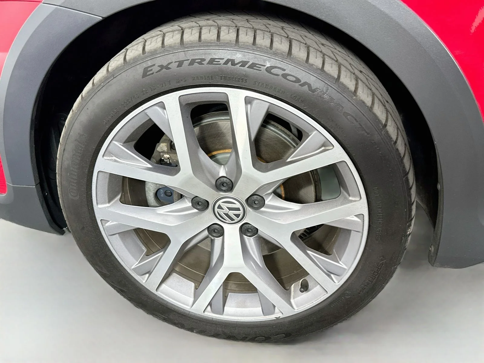 Used 2018 Tornado Red Volkswagen TSI SEL image 33
