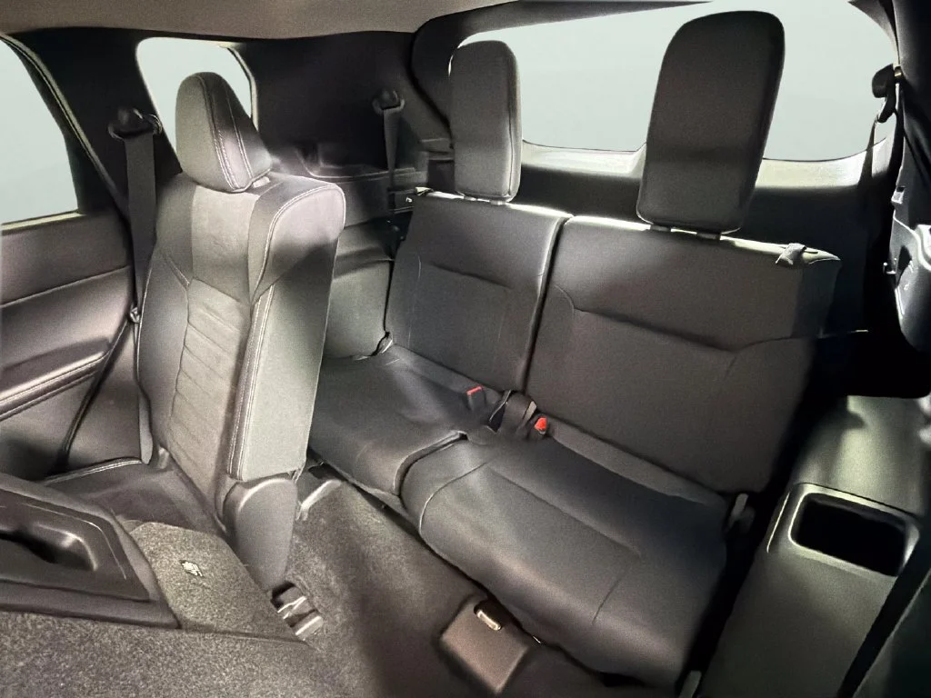 Used 2025  Mitsubishi SE image 29