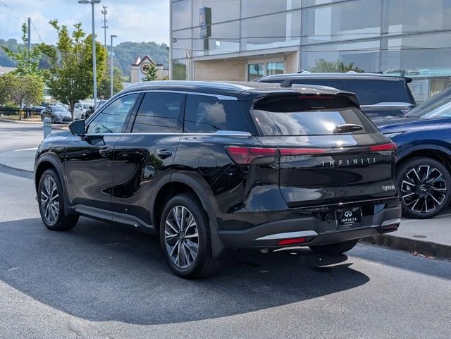 New 2027 MINERAL BLACK INFINITI LUXE image 3