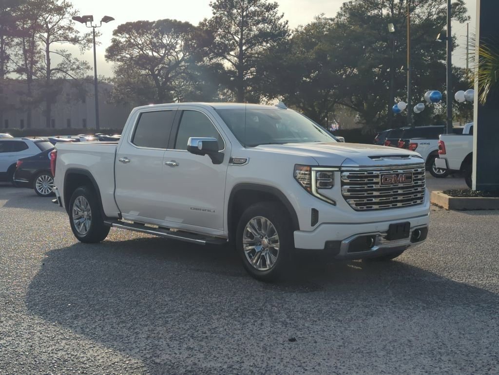 Used 2023 White GMC Denali image 9
