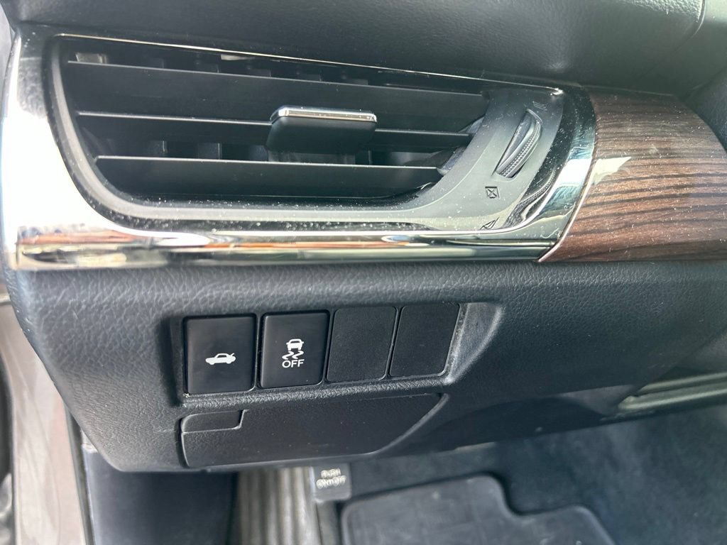 Used 2013 Magnetic Gray Metallic Toyota XLE image 20