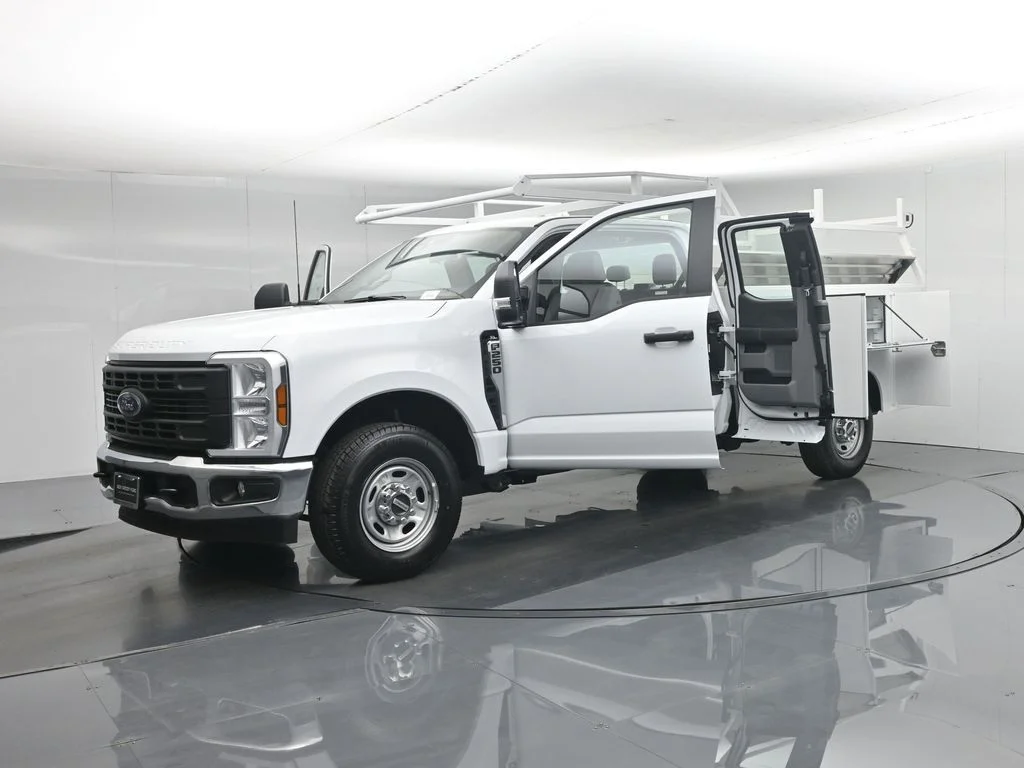 New 2026 Oxford White Ford XL image 35