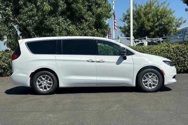 2026 Chrysler Voyager LX photo 2