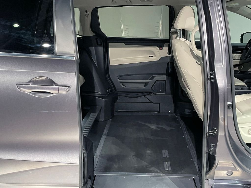 Used 2026 Gray Honda EX-L  - Wheelchair Accessible image 25