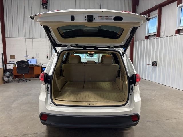 Used 2019 Blizzard Pearl Toyota LE Plus image 15