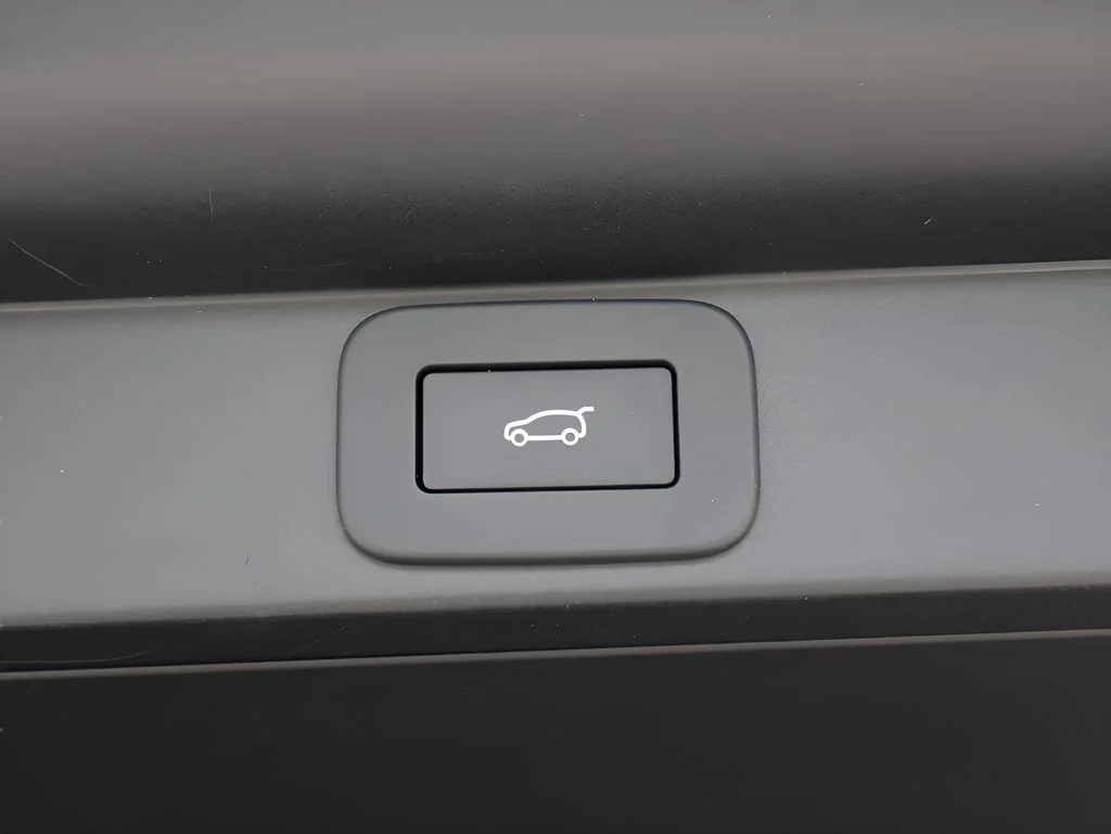 Certified Used 2025 Santorini Black Land Rover SE image 16