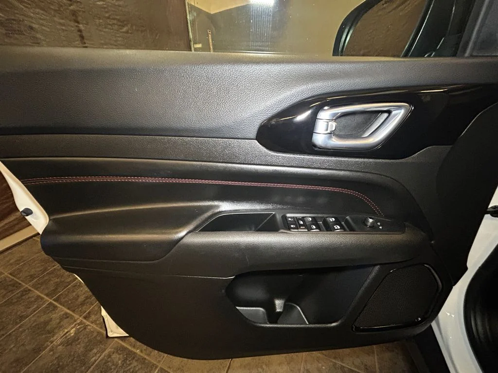 Used 2025 Bright White Jeep Trailhawk image 20
