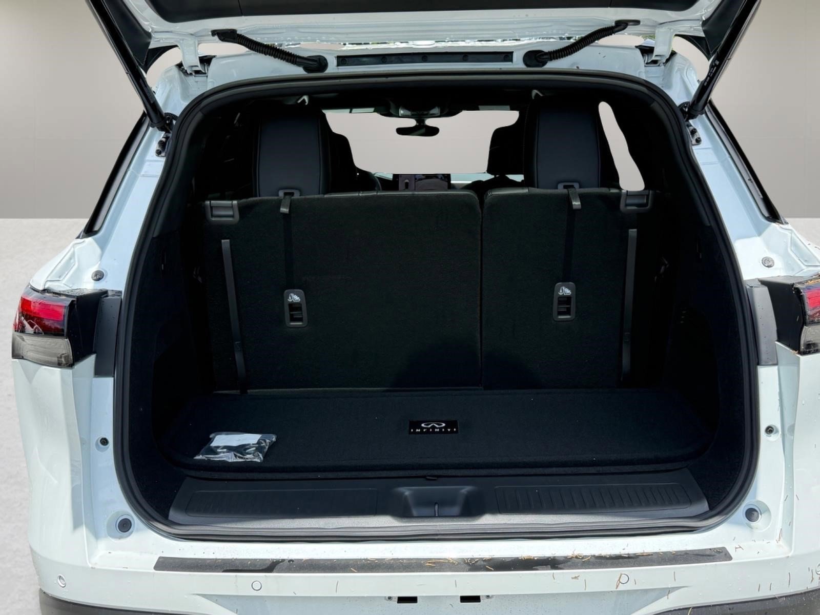 New 2027 RADIANT WHITE INFINITI Sport AWD image 15