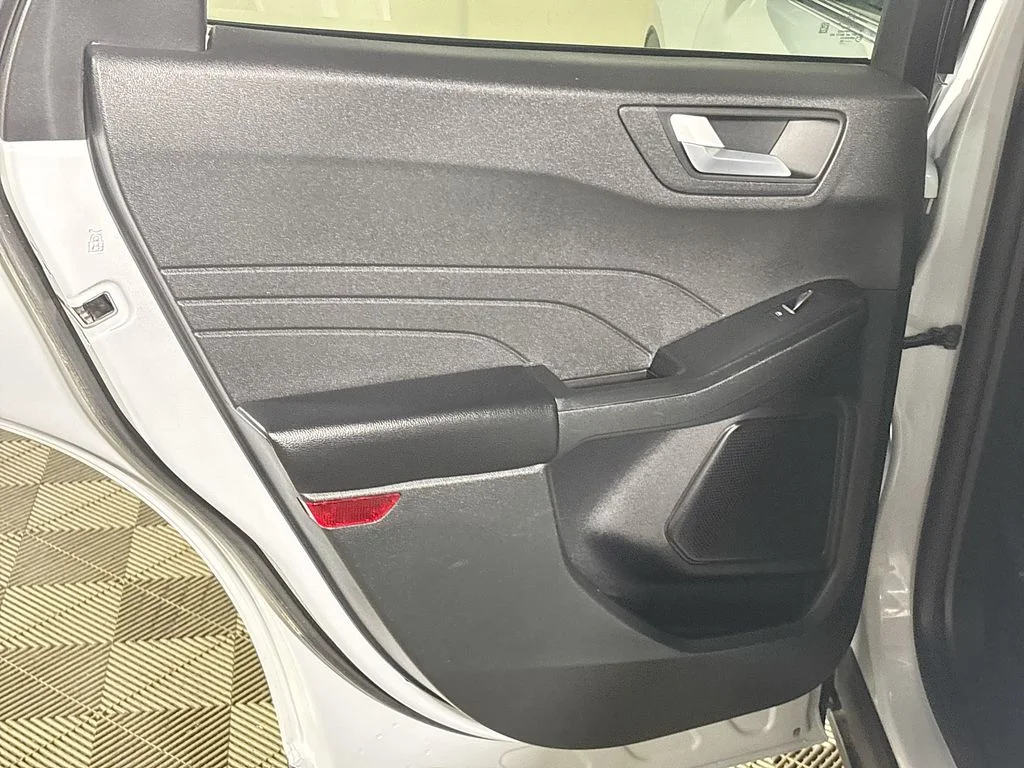 Used 2025 Silver Ford Platinum image 19