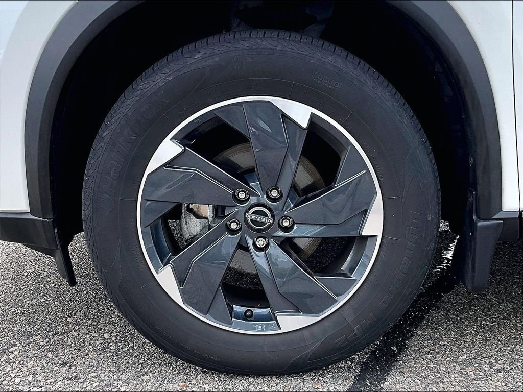 Used 2024 White Nissan SV image 7