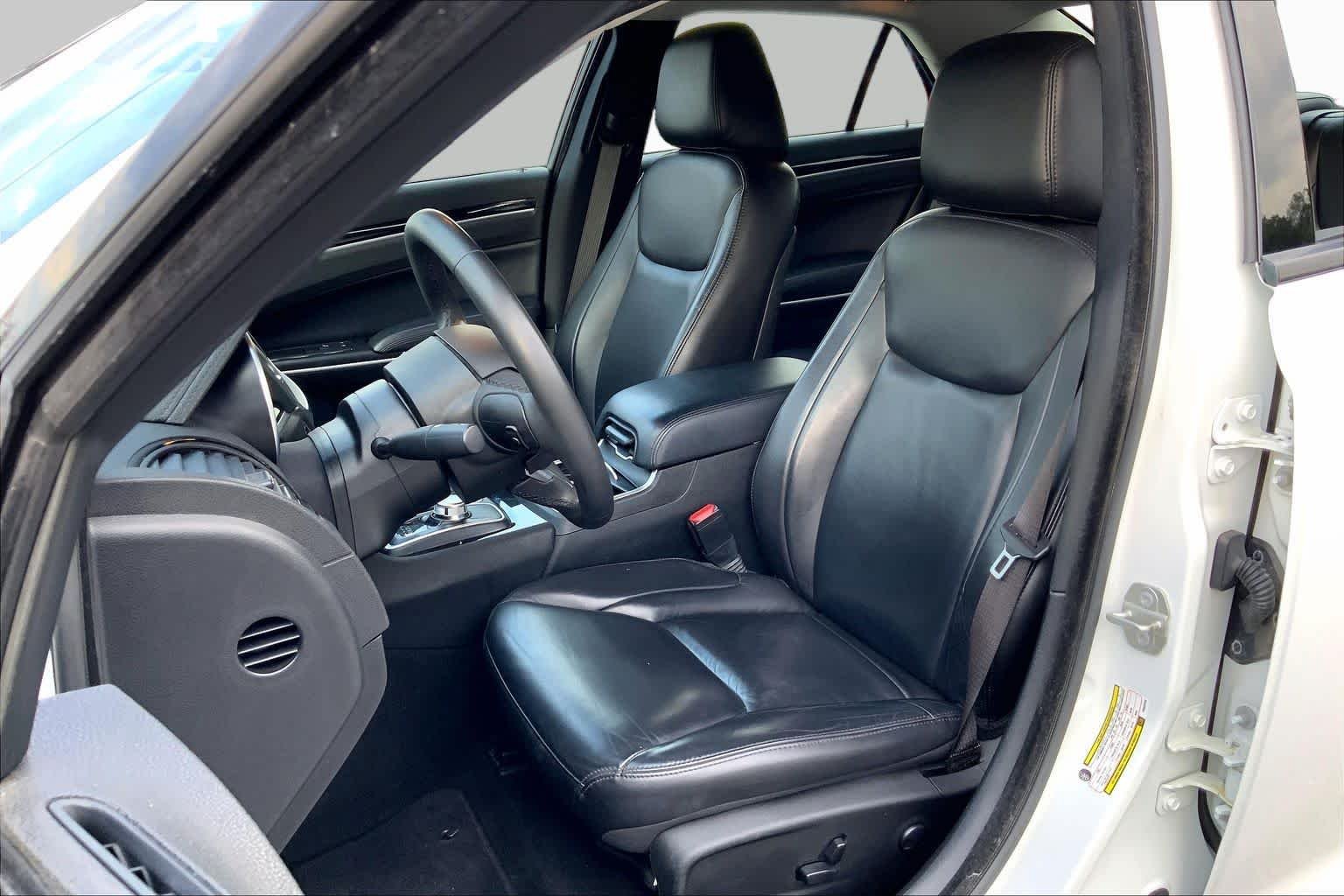 Used 2023 Bright White Clearcoat Chrysler Touring L image 8