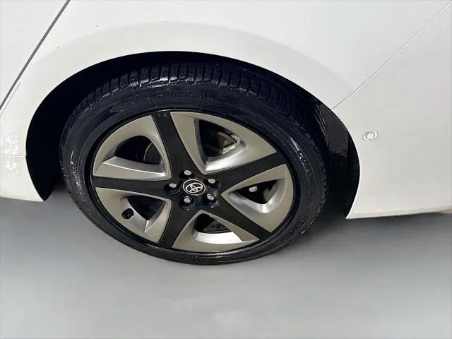 Certified Used 2022 WIND CHILL PEARL Toyota  image 9