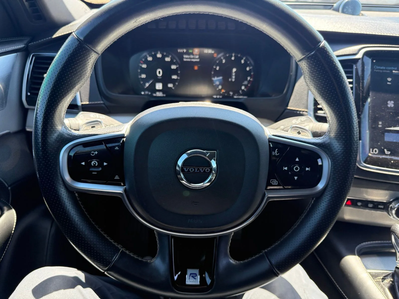 Used 2019 Onyx Black Volvo T6 R-Design image 18