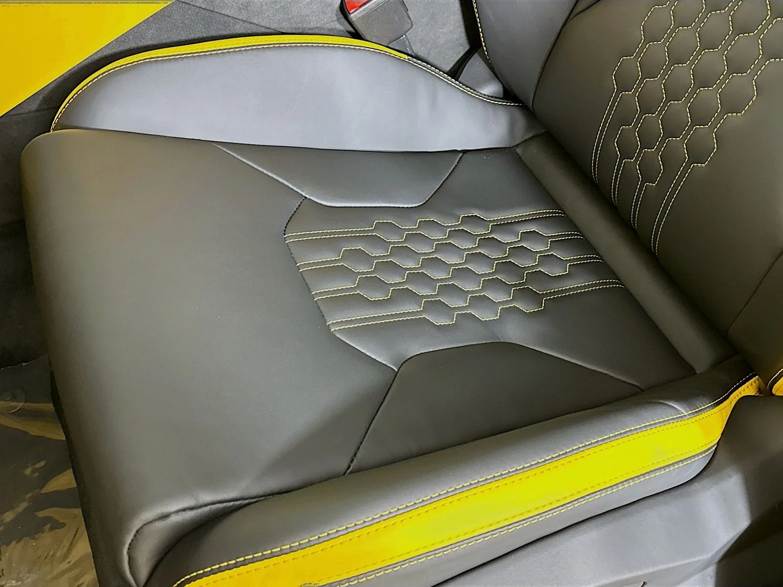 Used 2025 Yellow Lamborghini  image 25