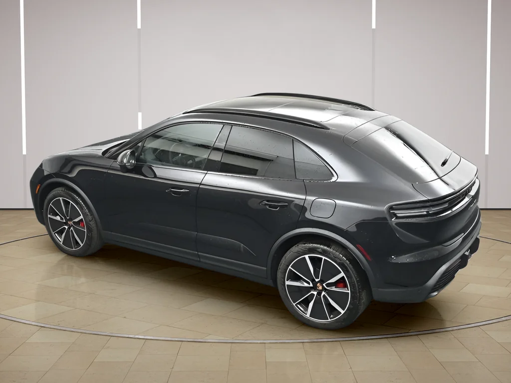 2025 Porsche Macan S - Photo 35
