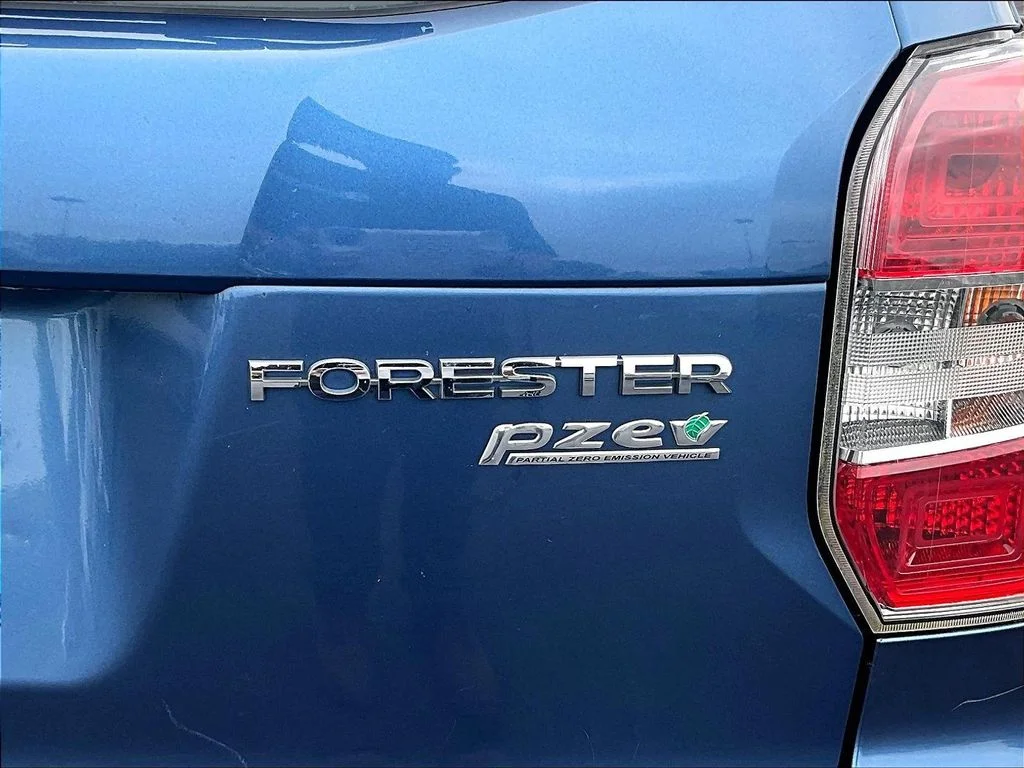 Used 2015 Blue Subaru 2.5i Premium image 8