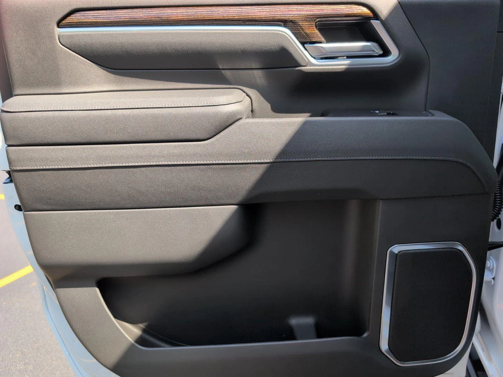 New 2026 Summit White GMC SLE image 37