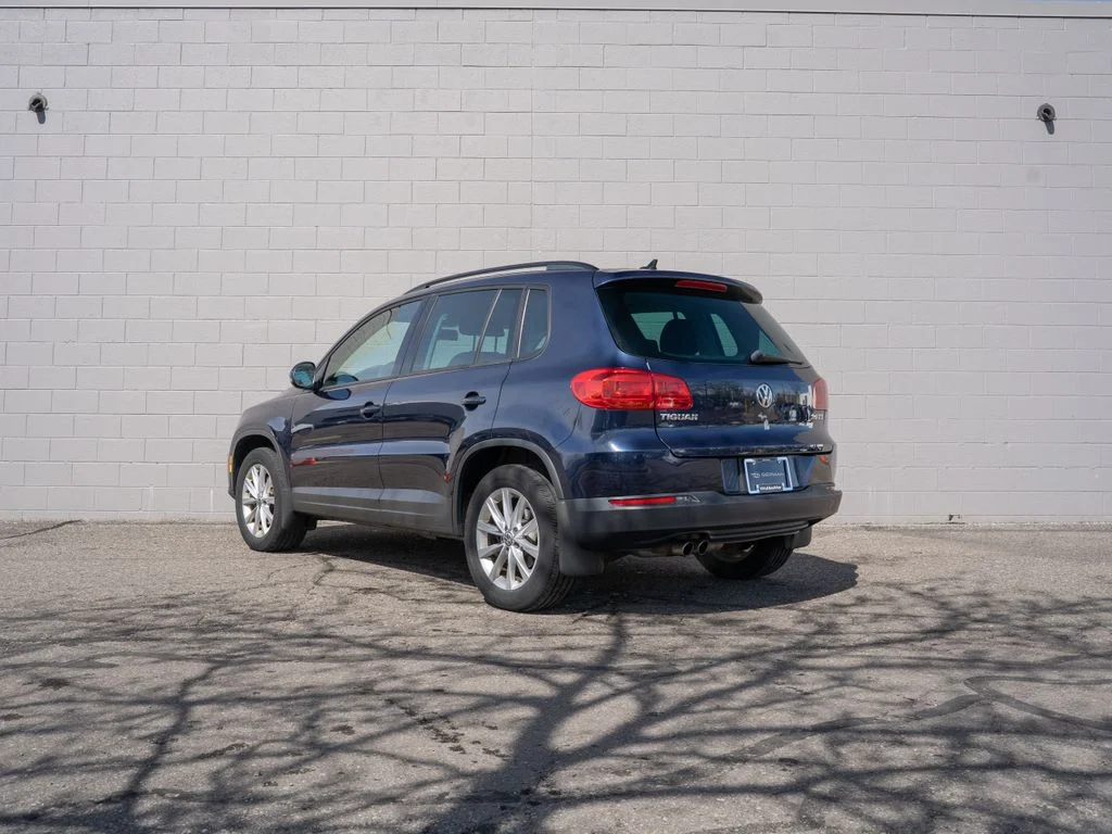 Used 2015 Blue Volkswagen SE image 3