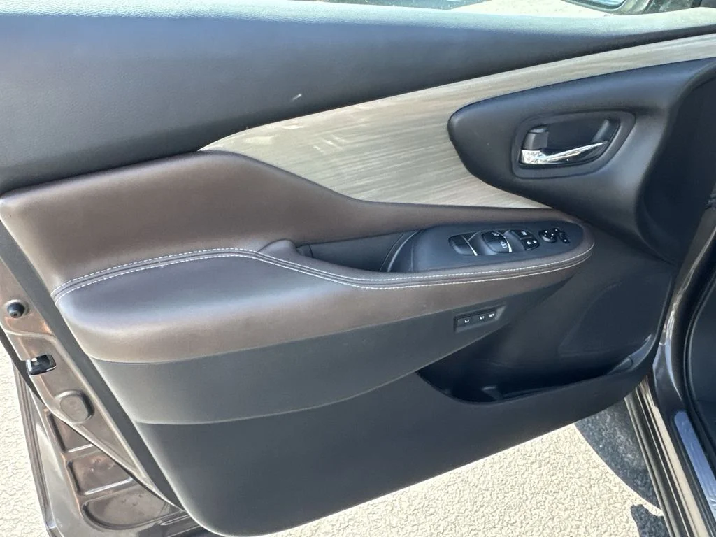 Used 2017 Brown Nissan Platinum image 23
